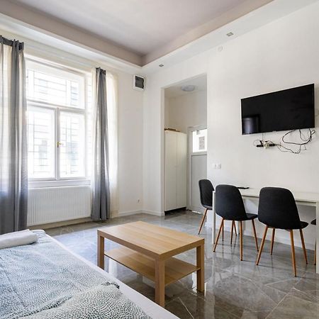 Modernized Condo At Kiraly 51 Budapest Exterior foto