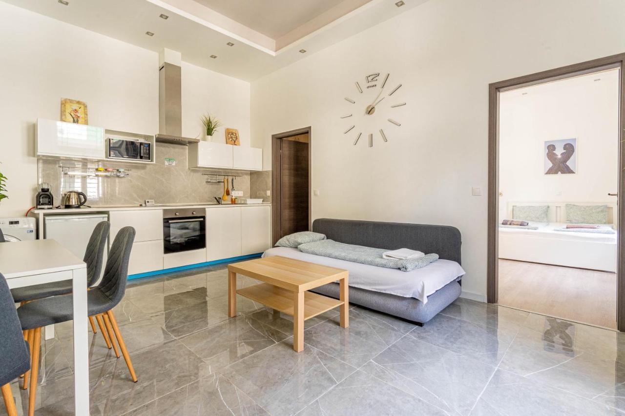 Modernized Condo At Kiraly 51 Budapest Exterior foto