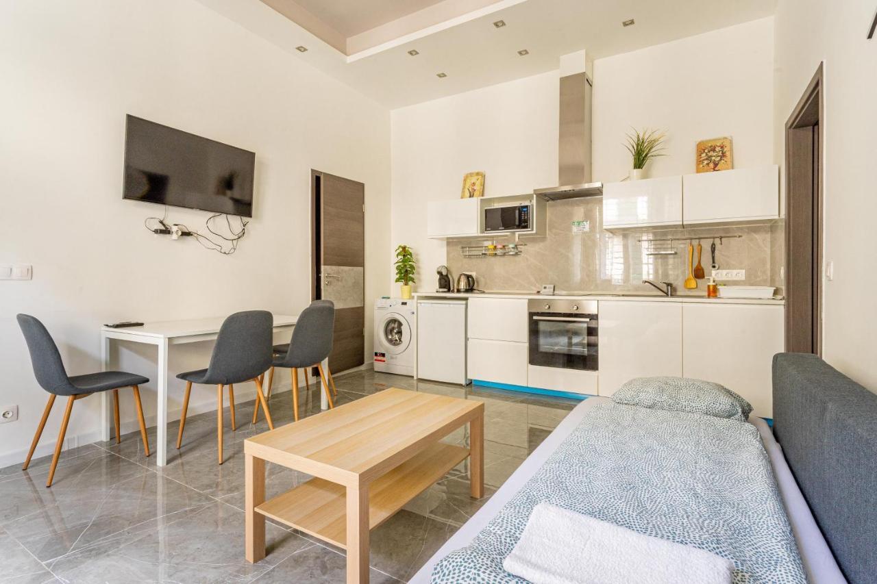 Modernized Condo At Kiraly 51 Budapest Exterior foto