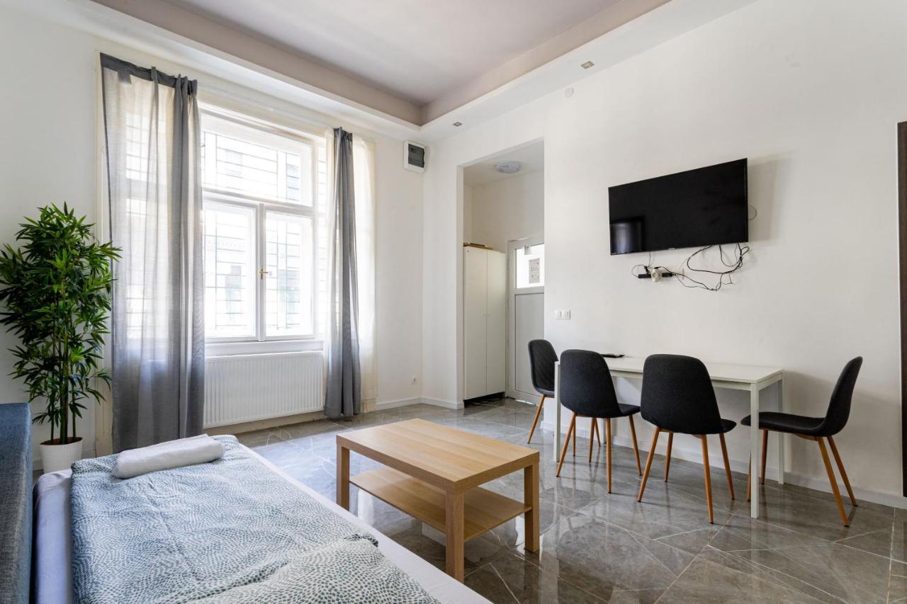 Modernized Condo At Kiraly 51 Budapest Exterior foto