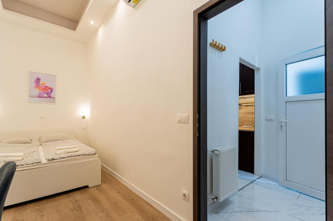 Modernized Condo At Kiraly 51 Budapest Exterior foto